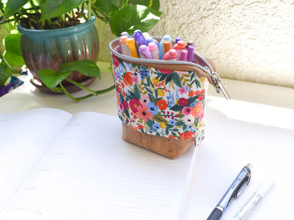 Garden Party Slide pouch - Rifle paper co